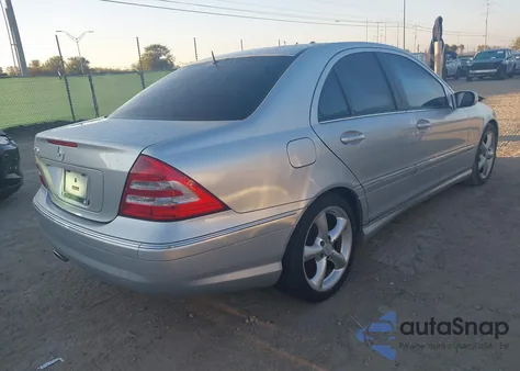 2006 Mercedes-Benz C 230 Sport z USA, uszkodzony, nr VIN WDBRF52H56A856112